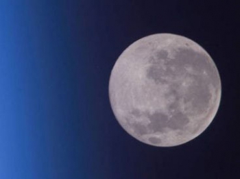 На Луне найден кислород фото
