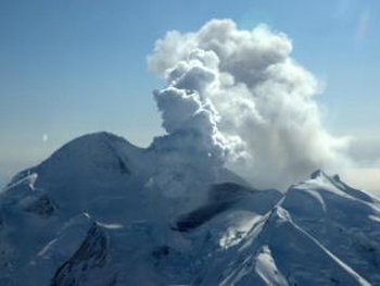 Ученые: Европе угрожает грандиозное извержение вулкана ХХI века фото