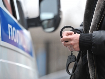 В Запорожье рецидивисты украли полицейское авто фото