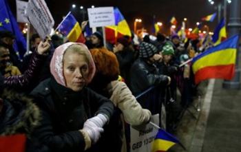 В Румынии протестующие против амнистирования коррупционеров победили фото