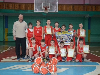Юные мелитопольские баскетболисты получили мячи от ФБУ фото