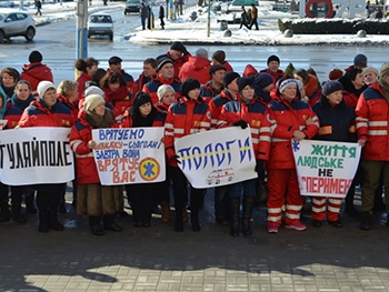 Парамедикам - нет!: в Запорожье протестуют против экспериментов с медициной фото