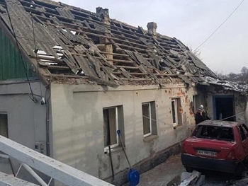 На Донбассе за две недели разрушено более 300 домов фото