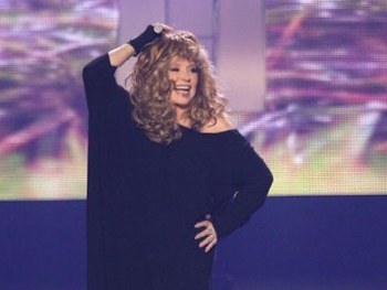 Пугачева показала зрителям часть своей груди во время концерта. Фото фото