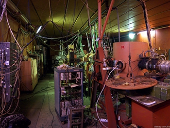 Ядерный реактор в центре Киева фото