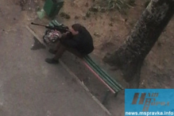 В Мелитополе стреляли из винтовки во дворе многоэтажки фото