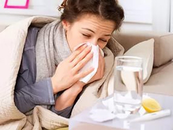 Простуды и грипп в районах: заболевших становится меньше, а вот госпитализированных – больше фото