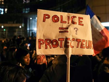 В Париже массовые акции протеста: теперь против полиции бунтуют китайцы фото