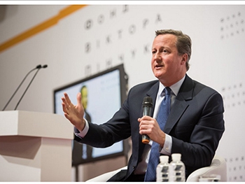 Экс-премьер Великобритании Кэмерон назвал коррупцию раковой опухолью для Украины фото