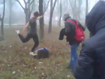 Детская жестокость. Опубликовано видео страшного избиения фото