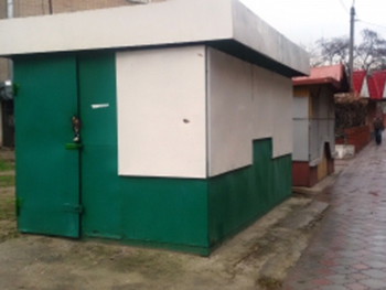 Владельца нелегального ларька вынудили его убрать и выписали штраф фото