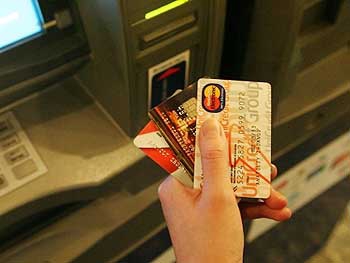 Еще одна женщина стала жертвой мошенников фото