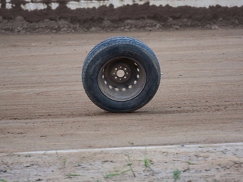 Автомобиль потерял колесо фото