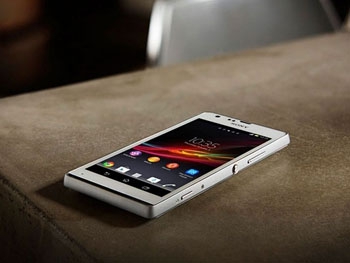 Школьник украл телефон у воспитателя детского сада фото