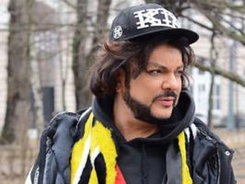 Филипп Киркоров нашел брата-близнеца, с которым его разлучили в детстве  фото