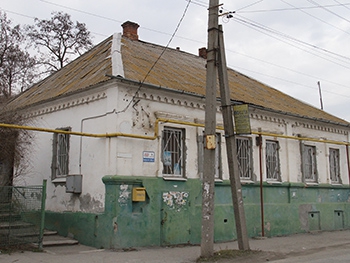 Укрпочта продолжает убивать имущество города  фото