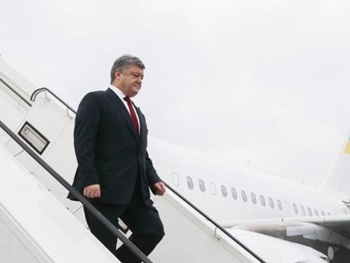 Порошенко завтра летит в Лондон фото