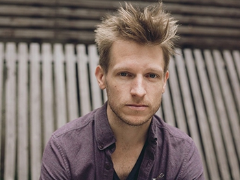 В крови актера Интернов, выпавшего из окна, нашли наркотики фото