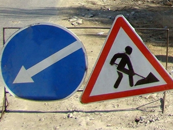 Из-за ремонта дороги полностью перекрыт спуск по ул. Героев Украины фото