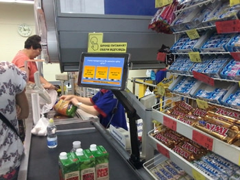 Жительница Мелитополя предложила проверить здоровье кассирам супермаркета фото