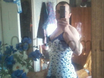 Сексуально озабоченный мужчина шлет девушкам свои неприличные фото фото