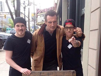 Голливудского актера заманили в кафе бесплатной едой фото