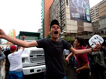 Кровавые протесты в Венесуэле: убит лидер студентов фото