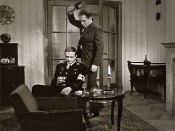 Наркоторговец разбил об голову милиционера бутылку коньяка фото