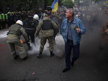 В офисе ОУН в Киеве задержали 24 человека фото