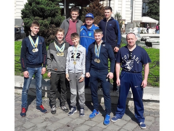 Мелитопольские динамовцы - среди сильнейших кикбоксеров Украины фото