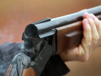 Мужчина расстрелял знакомого из ружья и уехал в Россию фото