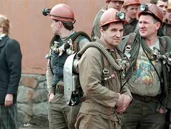 Протесты в Кривом Роге: шахтеры требуют повышения зарплат  фото