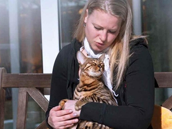 Ученые рассказали о целебной способности котов фото