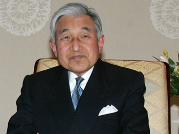 Правительство Японии позволило императору отречься от престола фото