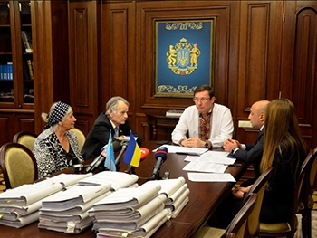 Прокуратура выписала пидозру Сталину и Берии за депортацию татар фото