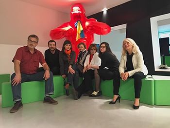 Ведущая европейская телекомпания прекращает вещать на украинском фото