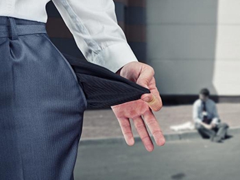 Украинцев заставляют уплатить налоги за списанные долги фото