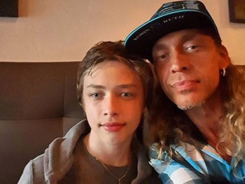 Сын Наташи Королевой ведет скромный образ жизни и готов взяться за любую работу  фото