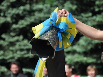 В мелитопольских школах сегодня звенят последние звонки фото