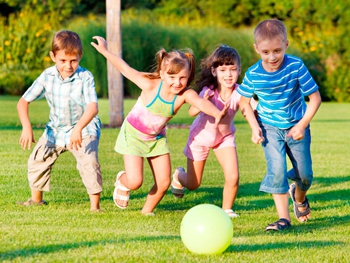 Детсадовцы показали свои спортивные навыки на соревнованиях фото