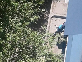 Из окна харьковской многоэтажки выпала девушка (Фото) фото