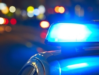 Харьковчане напали на полицейских и попытались угнать служебное авто фото