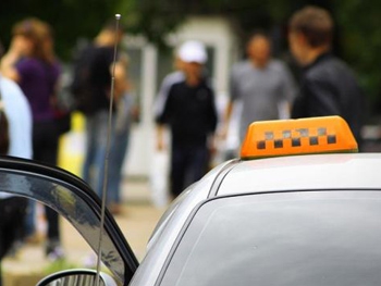 В Одессе таксист подрезал ножом пассажира фото