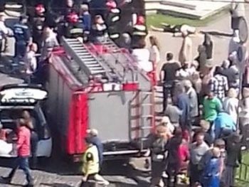 В центре Львова машина въехала в толпу, есть жертвы (Видео) фото