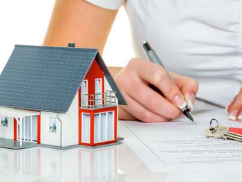 Украинцам приходят платежки за недвижимость: какие штрафы грозят, кому, за что и сколько придется заплатить фото