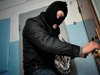 Воры под видом строителей вынесли вещи на глазах у хозяев фото