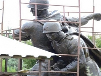 Польский сейм проголосовал за снос памятников советской армии фото