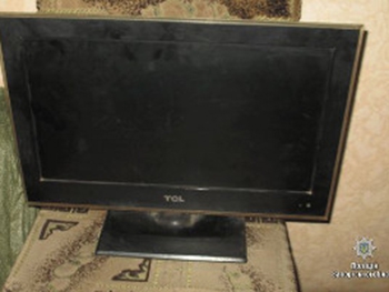 Мужчину избили лопатой и ограбили в собственном доме фото