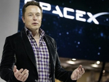 Маск планирует полететь на МКС фото