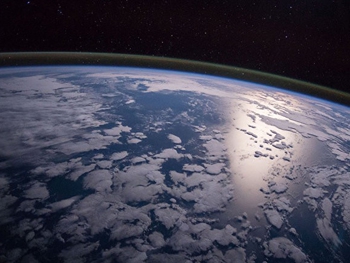 NASA опубликовало видео зловещей тени, пересекающей Землю фото